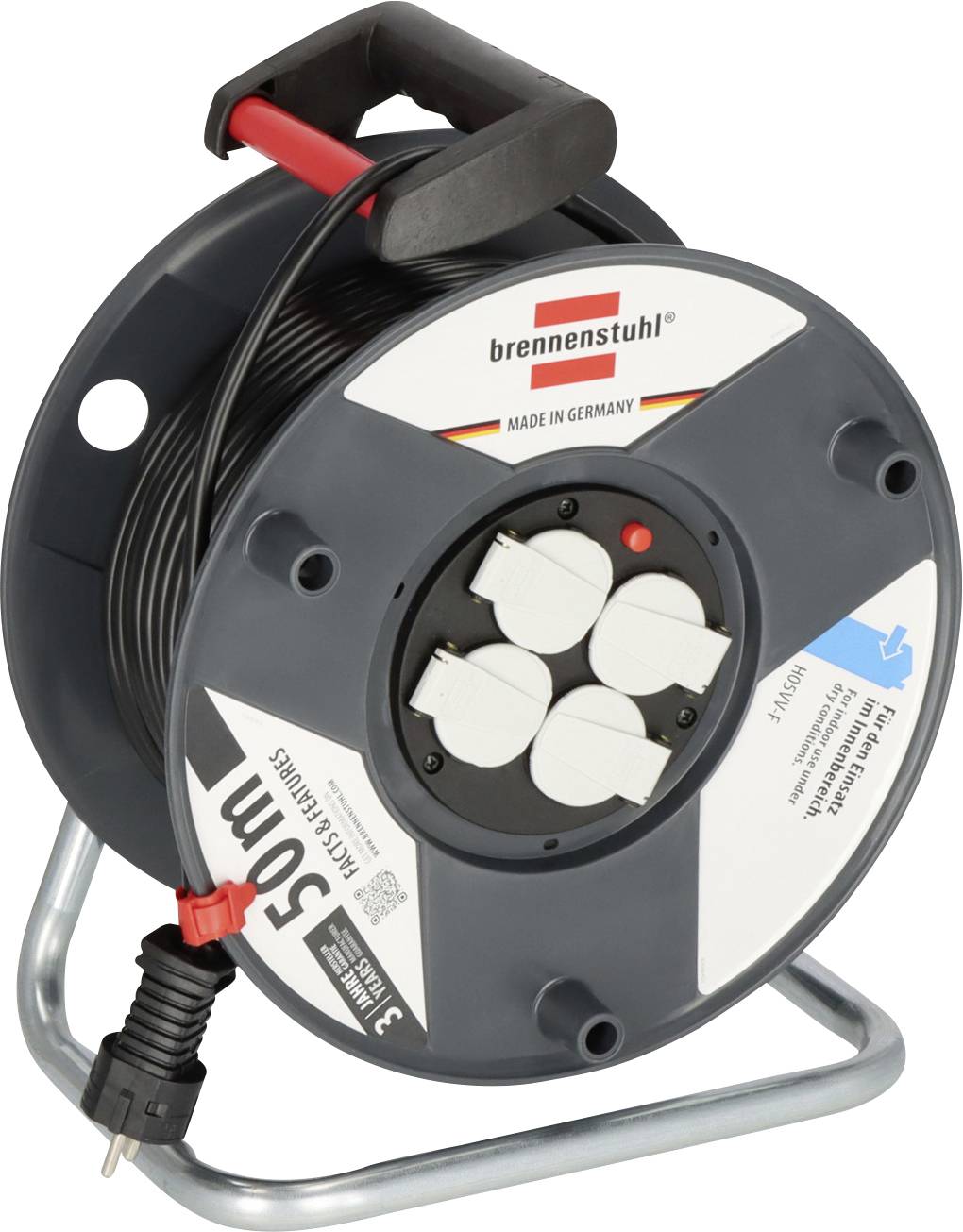 Schwarze Brennenstuhl-Kabelrolle mit Griff, vier Steckdosen und europäischem Stromstecker auf einem Metallständer.