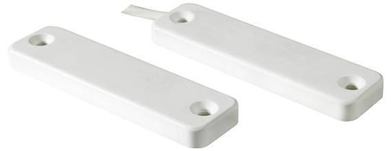 Zwei weiße magnetische Kontaktsensoren, jeder ein schlankes rechteckiges Teil mit einem Schrauchloch, auf einfachem Hintergrund getrennt gezeigt.