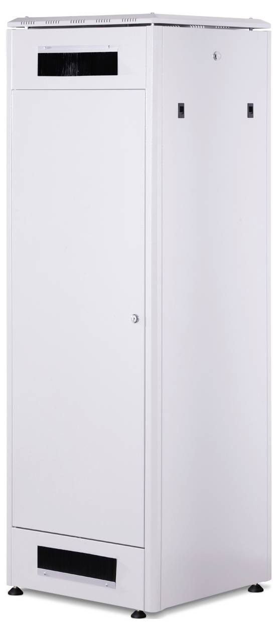 Ein hoher, schmaler, weißer Metallschrank mit Lüftungsschlitzen oben und unten. Er steht auf kleinen Füßen.