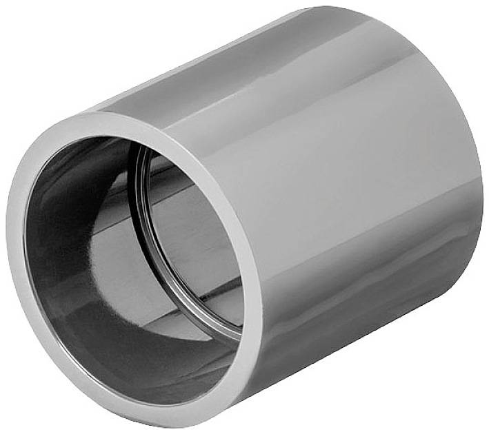 Ein glänzender, zylindrischer Metallring mit glatter Oberfläche zeigt eine reflektierende, silbrige Außen- und Innenfläche.