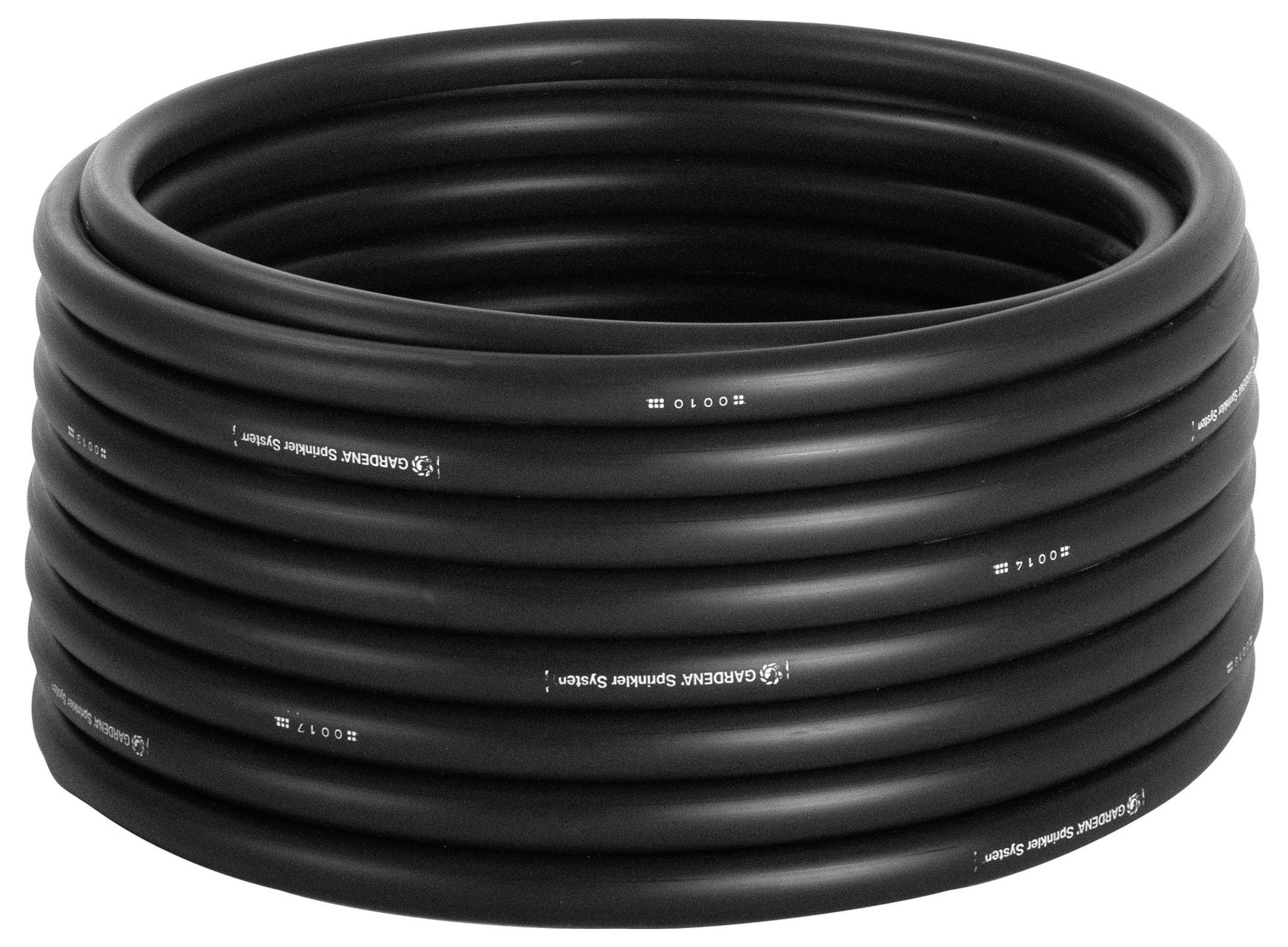 Eine große, aufgerollte schwarze Schlauchspule, bereit zum Gebrauch. Sie ist mehrfach beschriftet und scheint langlebig und flexibel.