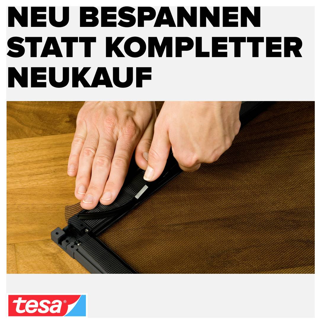 Werbung für tesa: Hände befestigen ein Insektenschutzgewebe am Rahmen; Text: 'NEU BESPANNEN STATT KOMPLETTER NEUKAUF'.