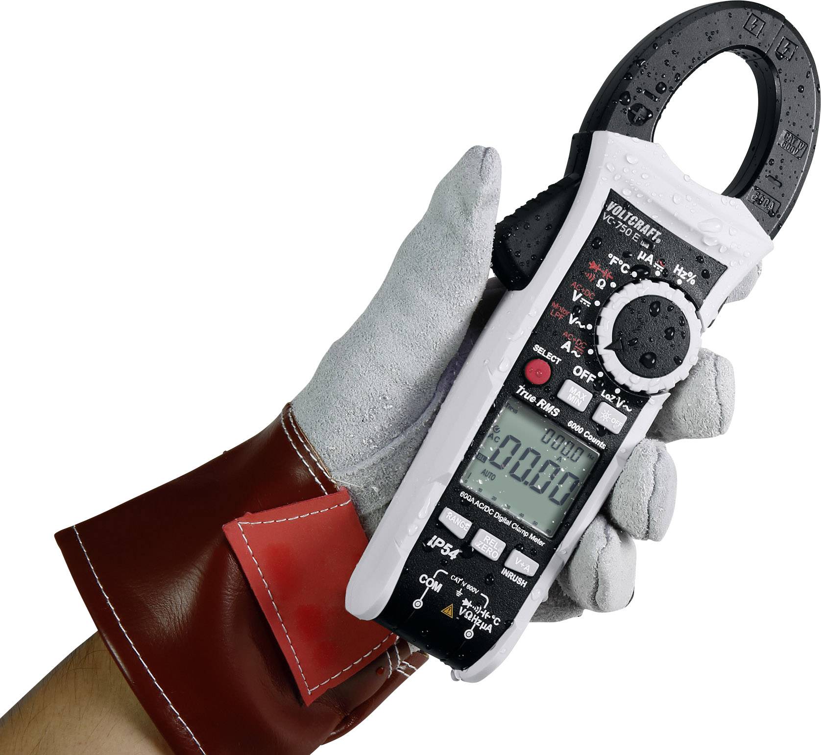 Eine Hand hält ein digitales Strommessgerät mit Zangenamperemeter, angezeigt wird ein Wert von 0,00 A. Die Hand trägt Handschuhe.