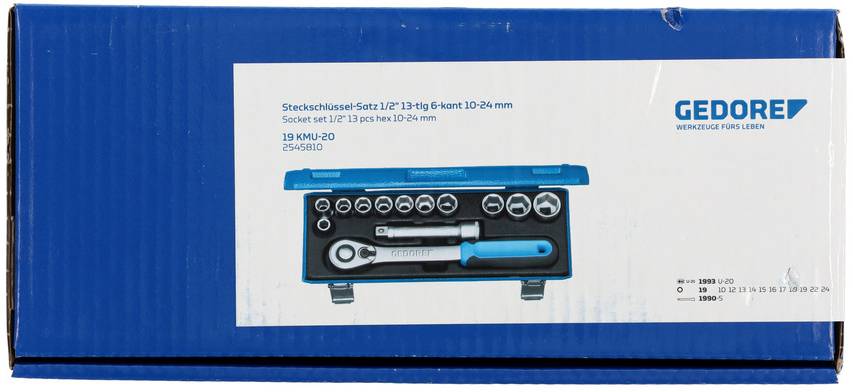 Werkzeugkoffer von Gedore mit einer Vielzahl von Steckschlüsseleinsätzen, Ratsche und Verlängerung. Verpackung zeigt die Produktabbildung.