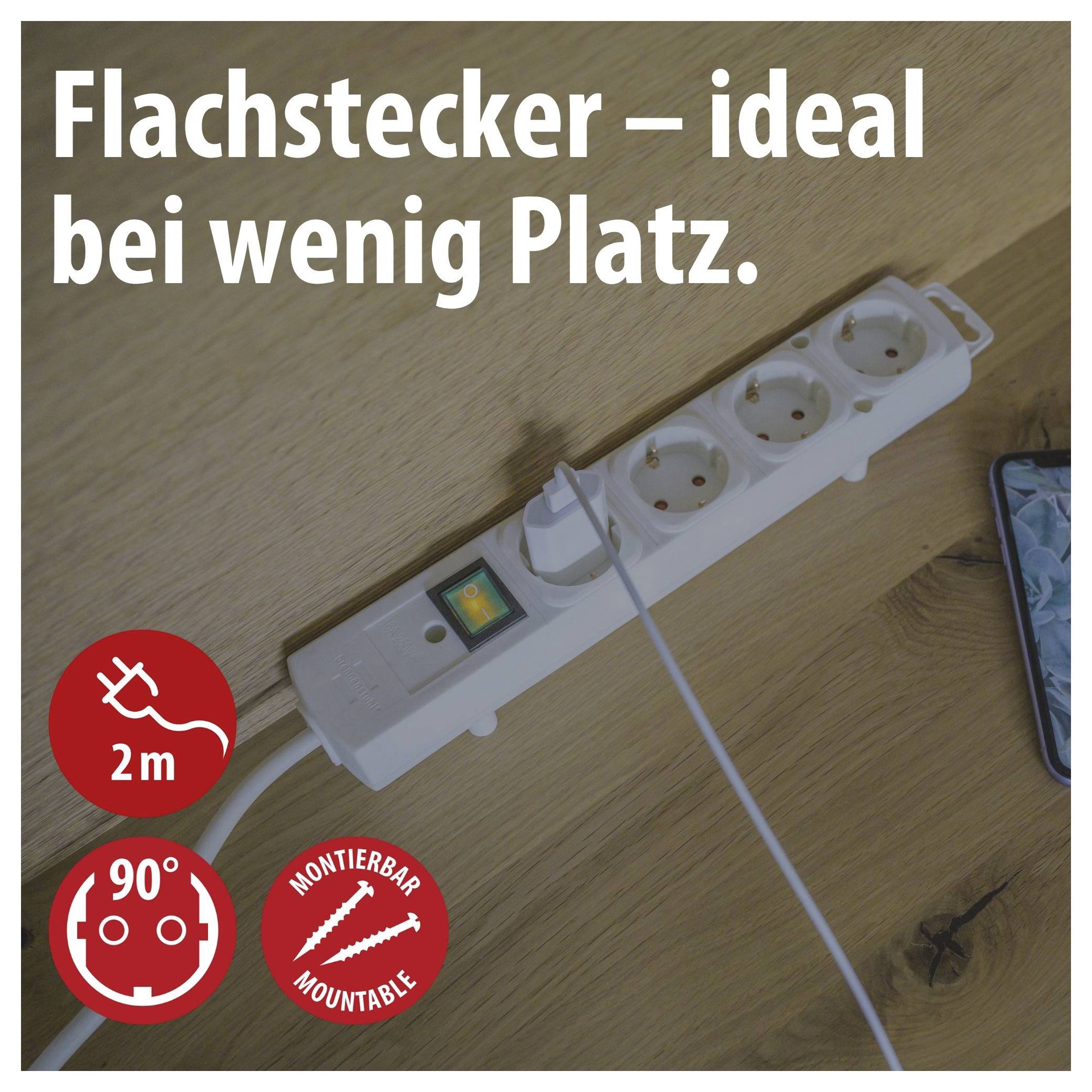 Bild einer weißen Mehrfachsteckdose mit Schalter und langem Kabel auf einem Holztisch; Text: 'Flachstecker – ideal bei wenig Platz.' und Symbole für 2 m, 90° und montierbar.