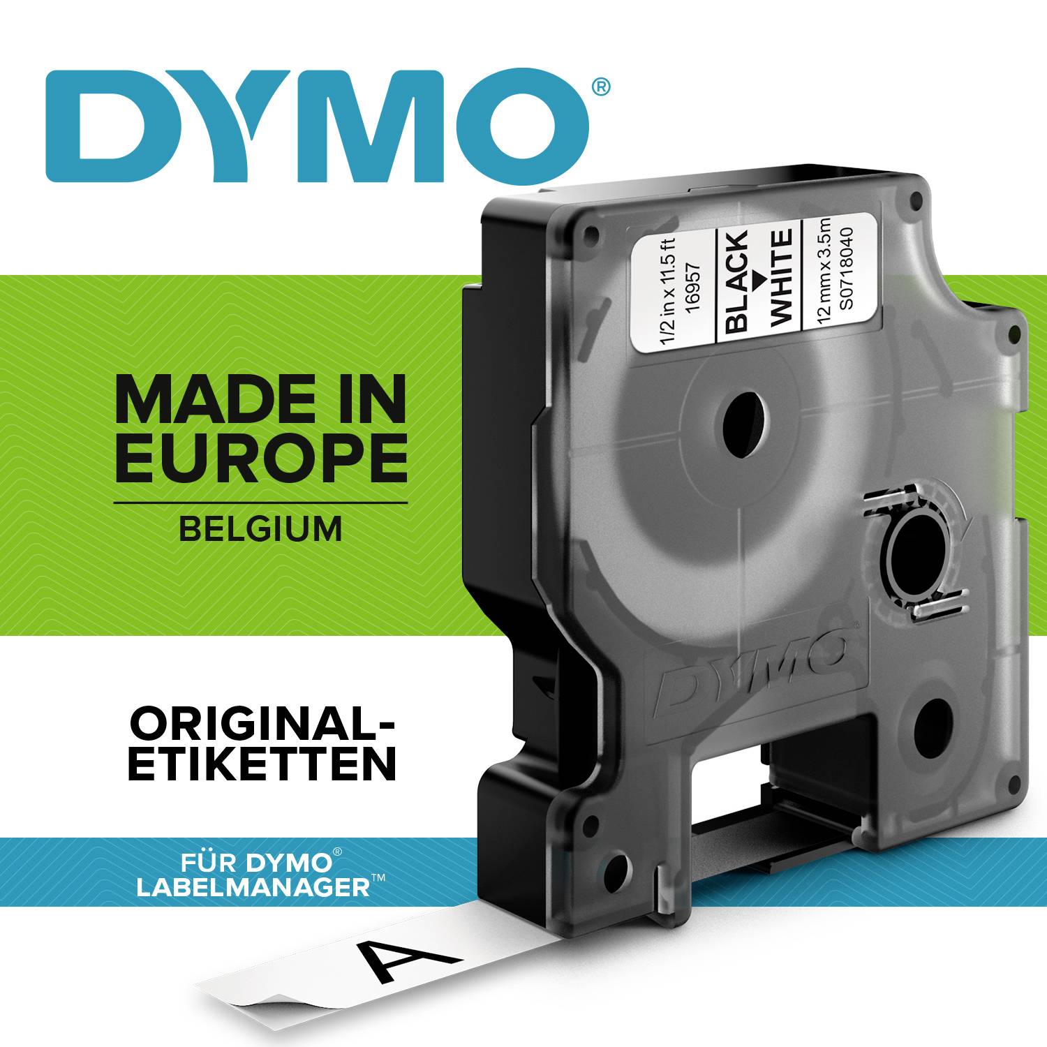 Eine schwarze DYMO Etikettenkassette mit Aufdruck 'Black on White'. Text 'Made in Europe, Belgium' und 'Für Dymo LabelManager'.