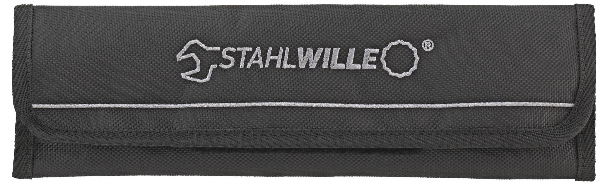 Ein schwarzes Stoff-Rolltasche mit dem weiß gestickten 