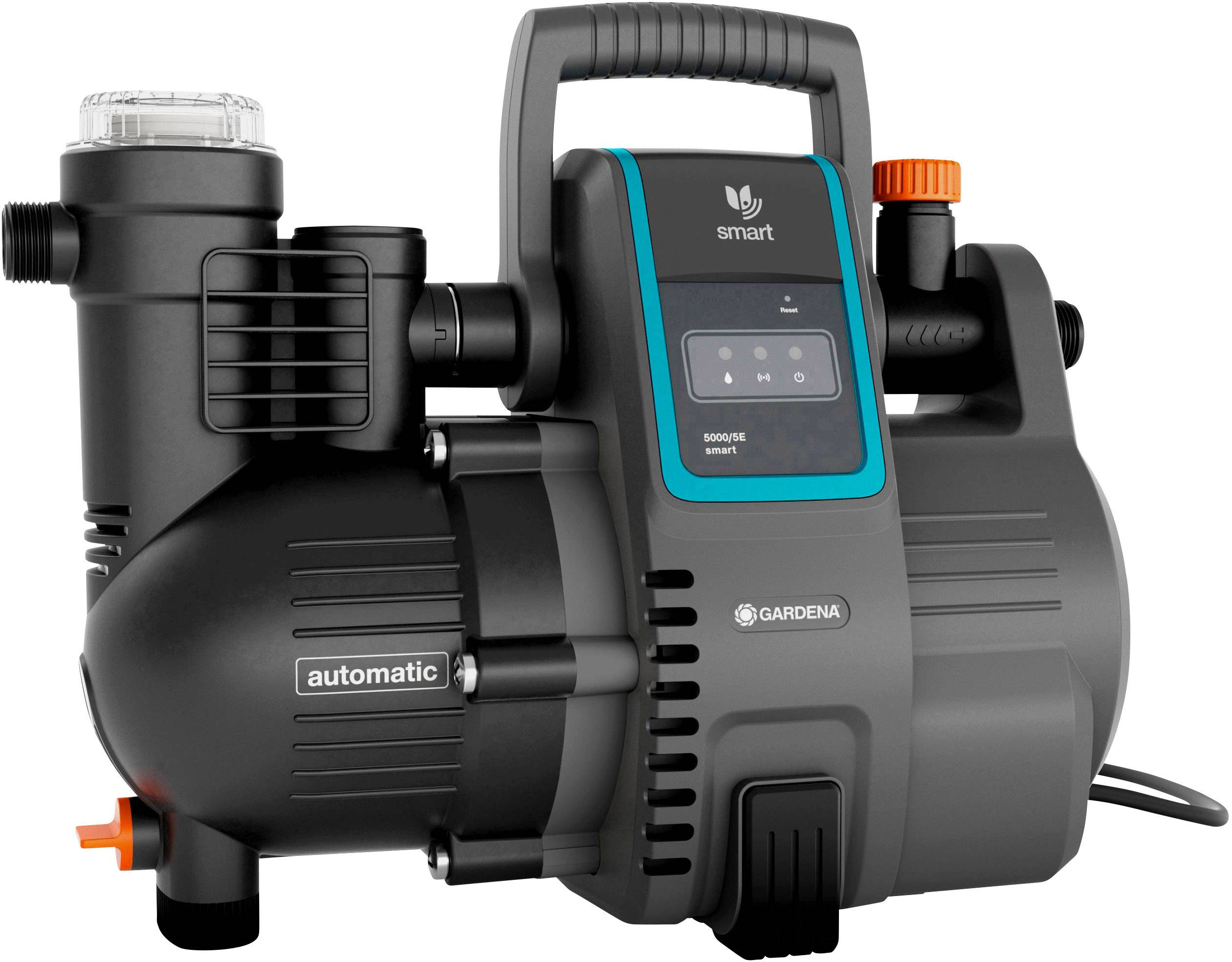 Gartenpumpe mit 'smart'-Panel, automatischer Modus, schwarzes Gehäuse, und orangefarbenem Drehknopf.