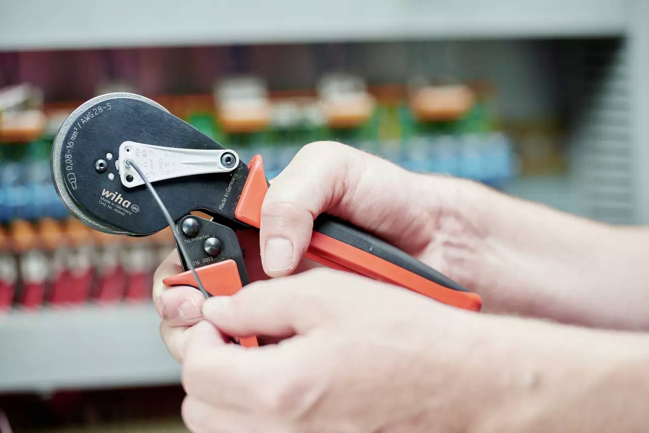 Wiha 41246 Crimpzange Aderendhülsen 0.08 bis 16mm²