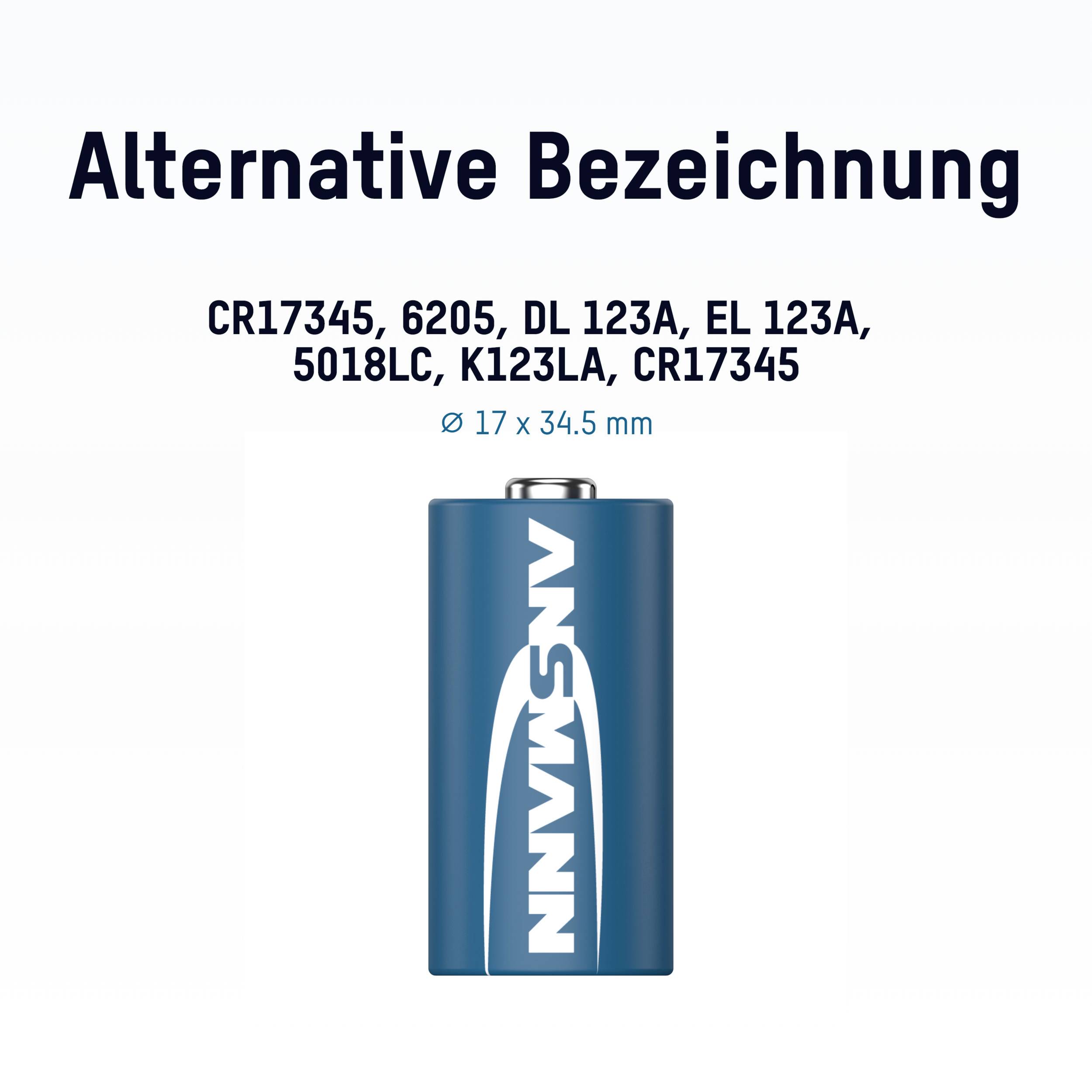 Eine blaue Batterie mit der Aufschrift 'ANS MANN', umgeben von alternativen Bezeichnungen wie CR17345 und Abmessungen 17 x 34,5 mm.