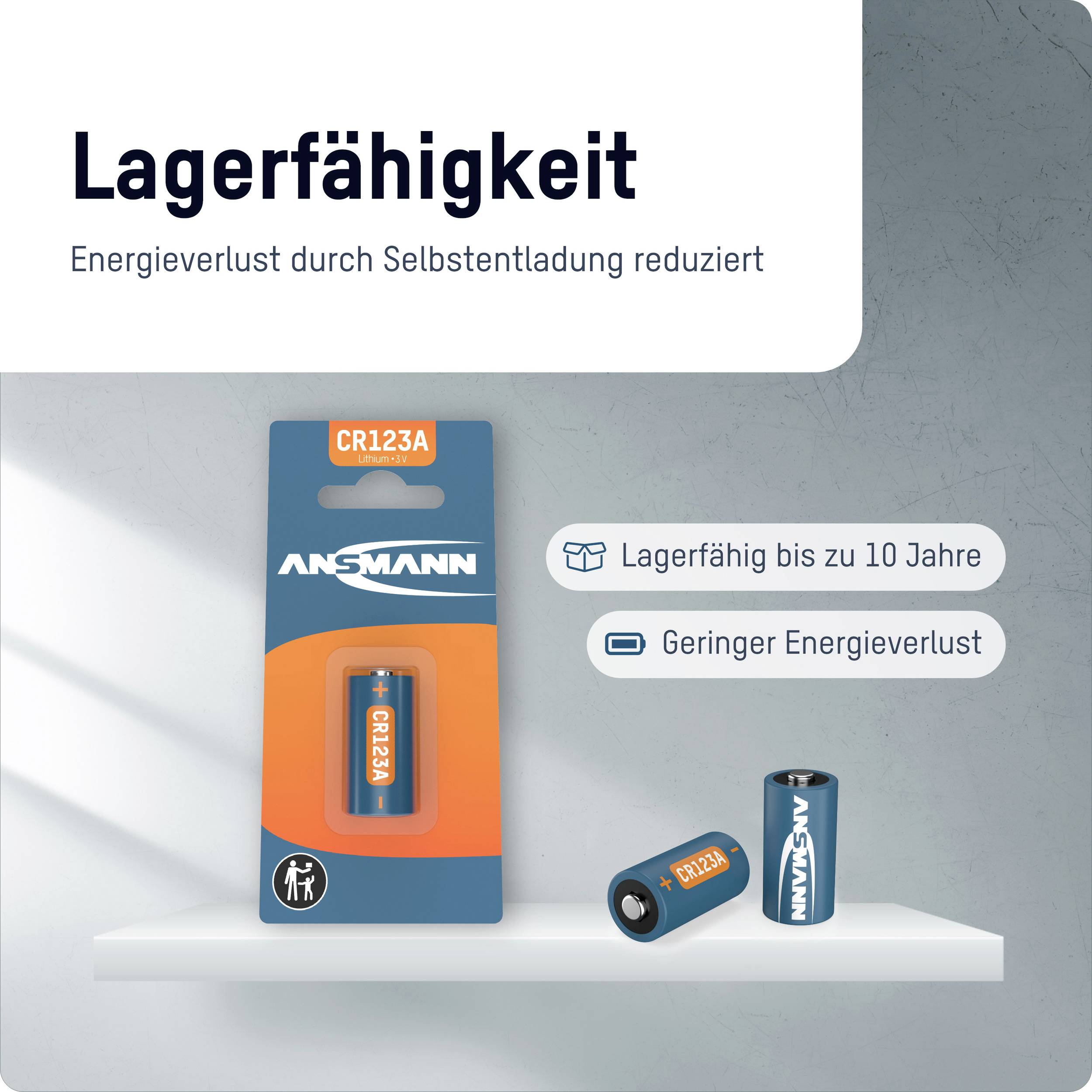 Verpackung und zwei Batterien mit Text: Lagerfähig bis zu 10 Jahre, geringer Energieverlust.