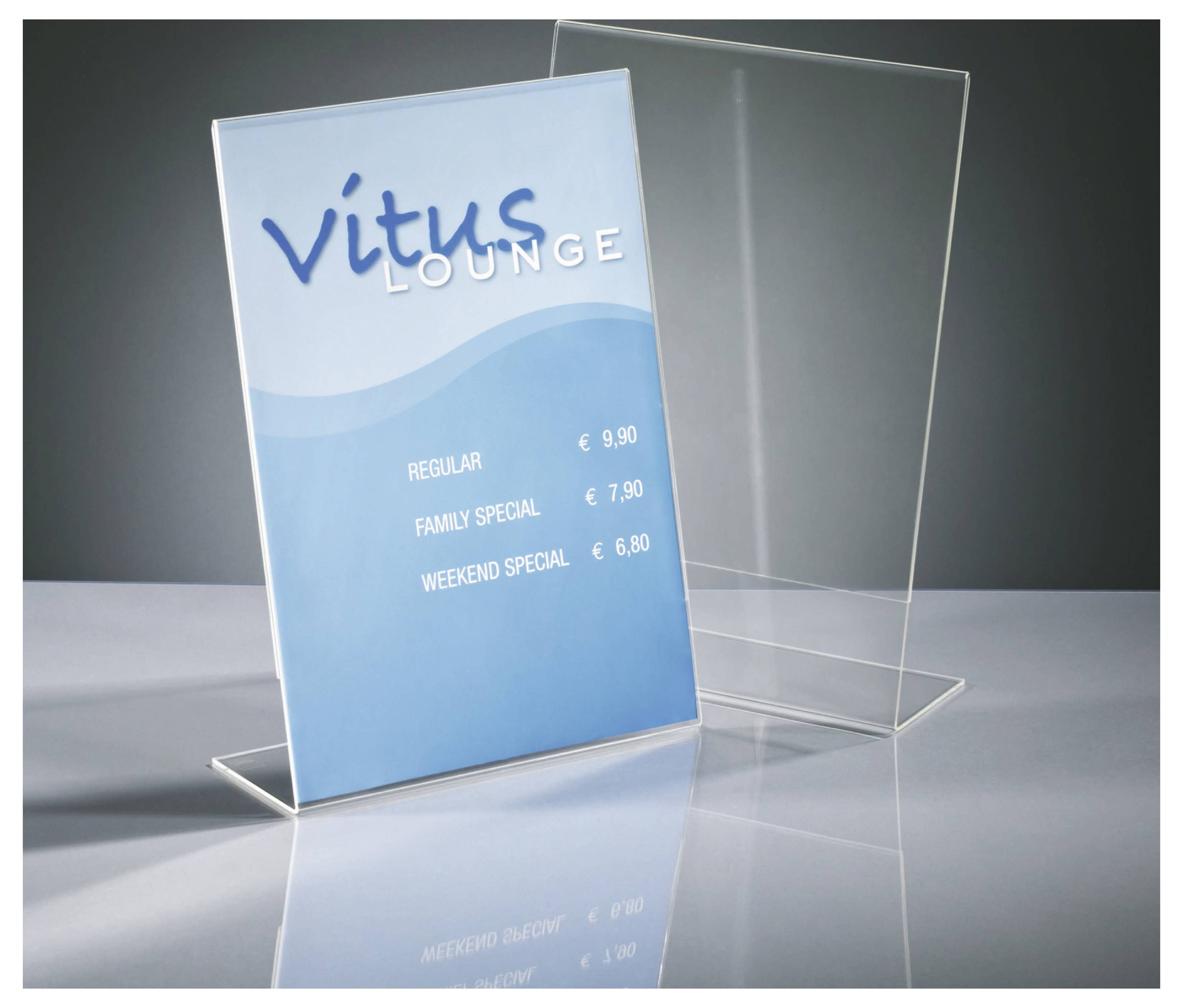 Transparenter Acryl-Tischdisplayhalter mit einer „vitus LOUNGE" Preismenükarte mit drei Tarifen: Regular EUR9,90, Family Special EUR7,90, Weekend Special EUR6,80.