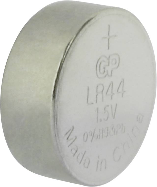 Eine silberne Knopfzelle mit der Aufschrift 'LR44 1.5V' und 'Made in China'. Oben ist ein Pluszeichen zu sehen.