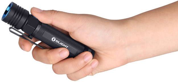 OLight S30R III LED Taschenlampe mit Gürtelclip, mit Handschlaufe, mit Magnethalterung, mit Memory-Funktion, mit