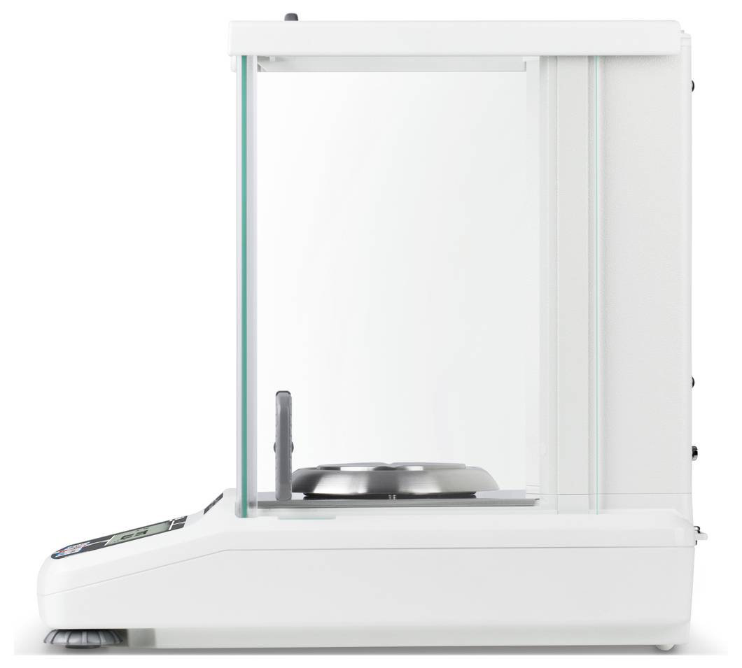 Eine präzise Laborwaage mit digitalem Display und Windschutz. Sie wird zur genauen Messung von Gewicht in wissenschaftlichen Anwendungen verwendet.