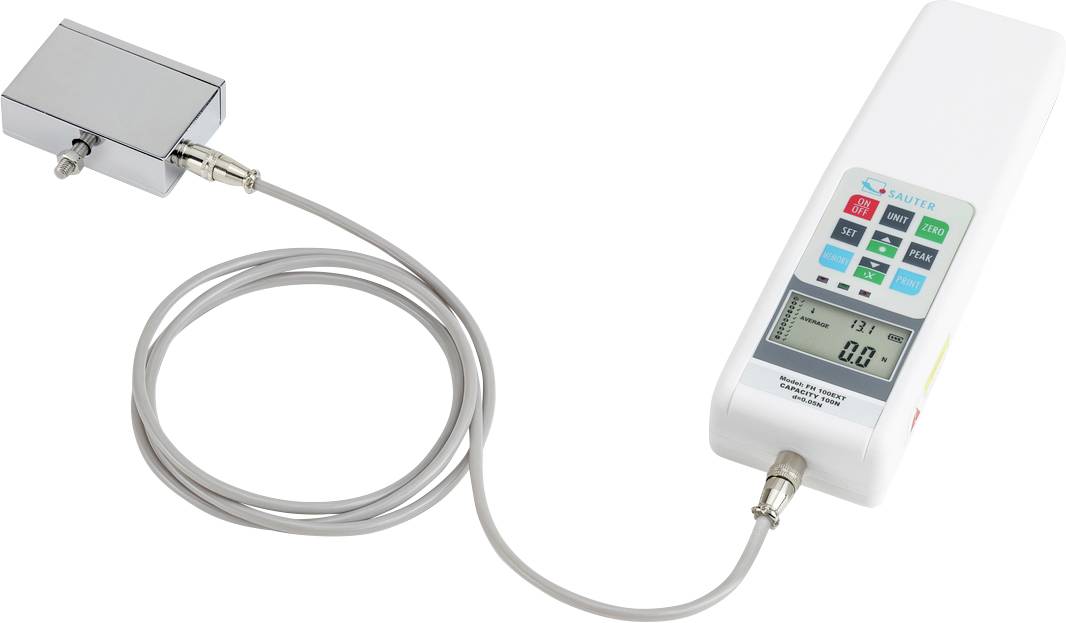Digitale Kraftmessgerät mit Kabelsensor und Display zeigt '0.0'. Gerät hat mehrere farbige Tasten für Optionen.