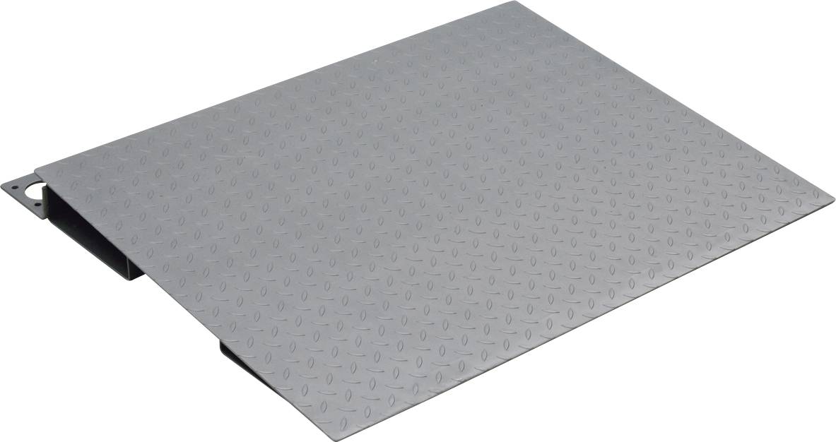 Graue, flache Metallrampe mit rutschfester Oberfläche, leicht angewinkelt, verwendet für Barrierefreiheit und Zugangserleichterung.