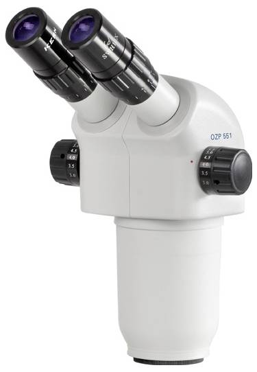 Ein binokularer Mikroskopkopf mit zwei Okularen und Einstellrädern, Modell 'OZP 551', zur Vergrößerung und Betrachtung von Proben.