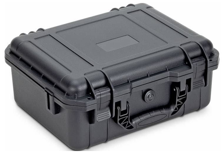 Ein schwarzer, robuster Koffer mit Tragegriff und Schnappverschlüssen, geeignet für den sicheren Transport empfindlicher Gegenstände.