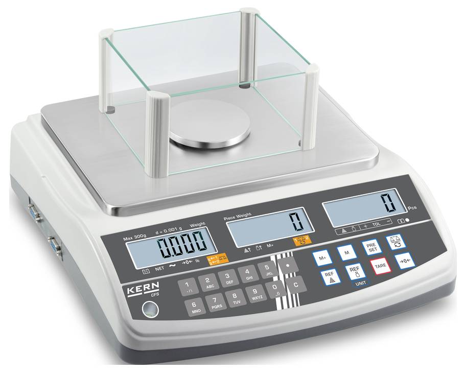 Digitale Waage mit durchsichtigem Windschutz, zeigt Gewicht in Gramm an. Bedienelemente und LED-Anzeige vorne. Markenname 'KERN'.