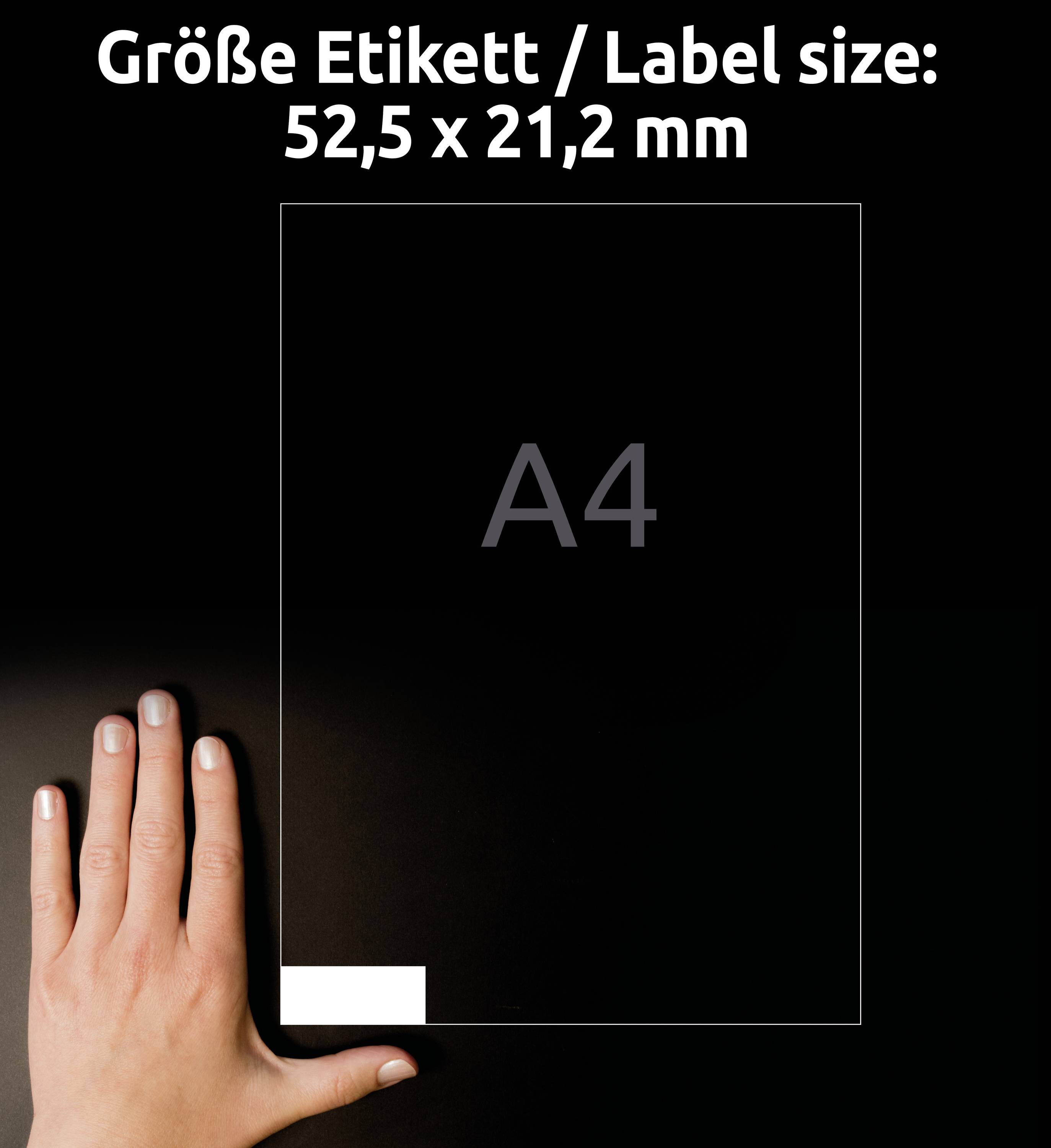 Eine menschliche Hand zeigt die Größe eines A4-Papiers. Ein Etikett in der linken unteren Ecke ist 52,5 x 21,2 mm groß.