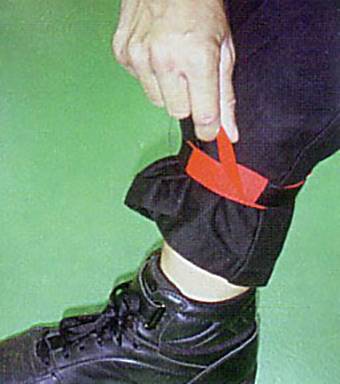 TRU Components 693-656-Bag Klettband mit Gurt Haft- und Flauschteil (L x B) 400mm x 20mm Schwarz, Gelb 2St.