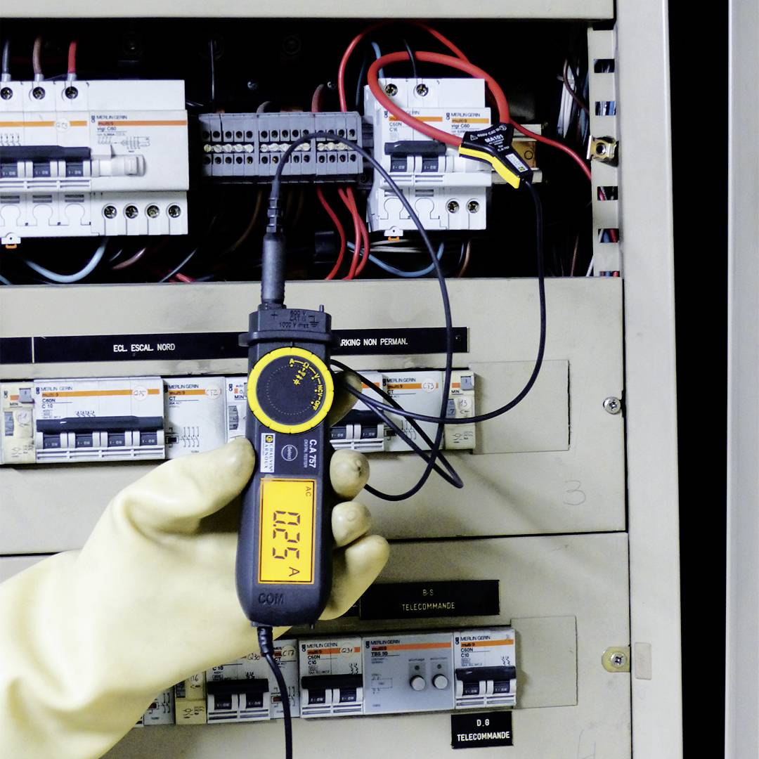 Chauvin Arnoux C.A 757 Multitester CAT III 600V LCD