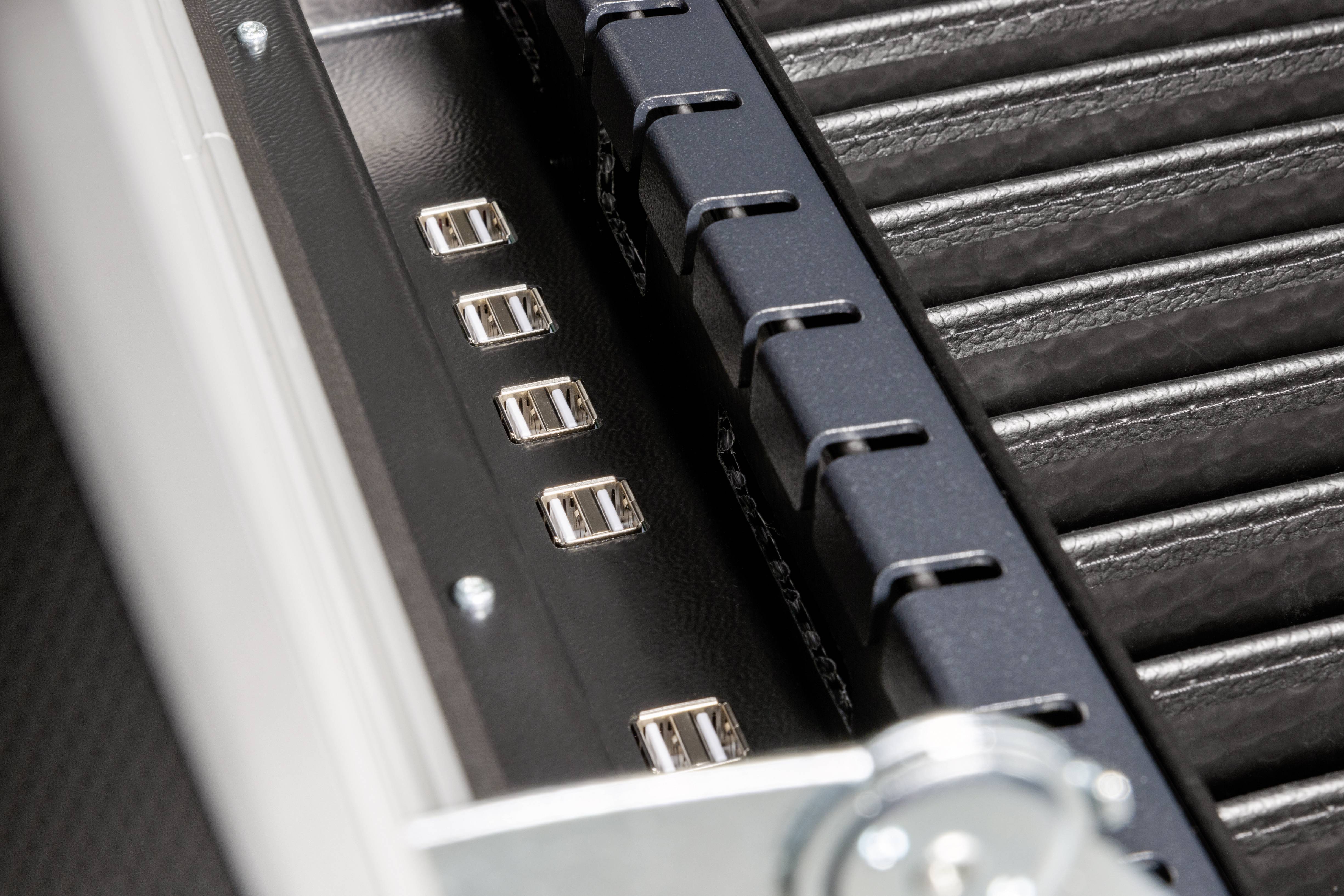 Parat i16 Lade- und Managementsystem Wagen Tablets mit USB-C (bis 10") für USB-Typ C™ verkabelt