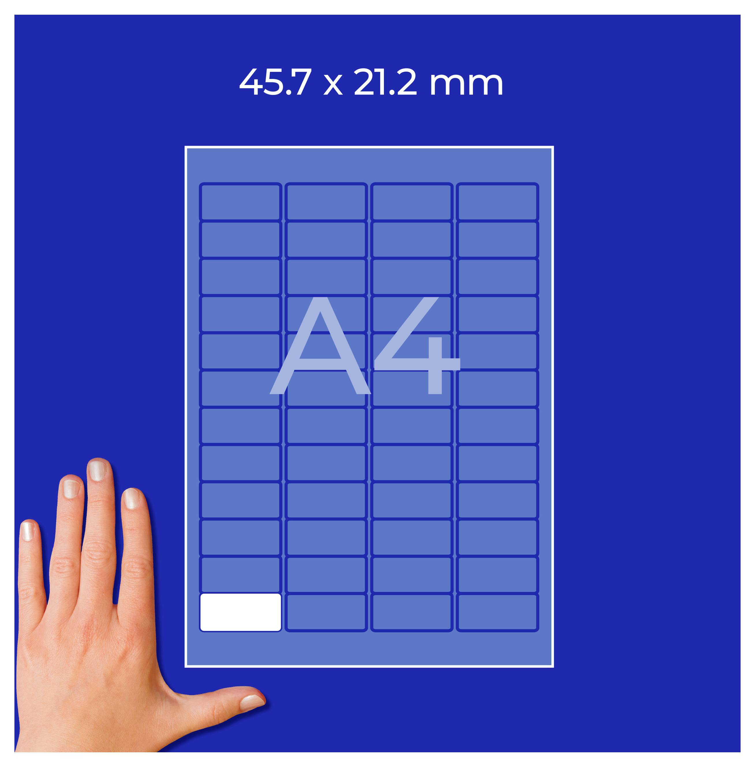 Illustration eines A4-Blatts mit den Maßen 45,7 × 21,2 mm; links unten eine Hand zum Größenvergleich.