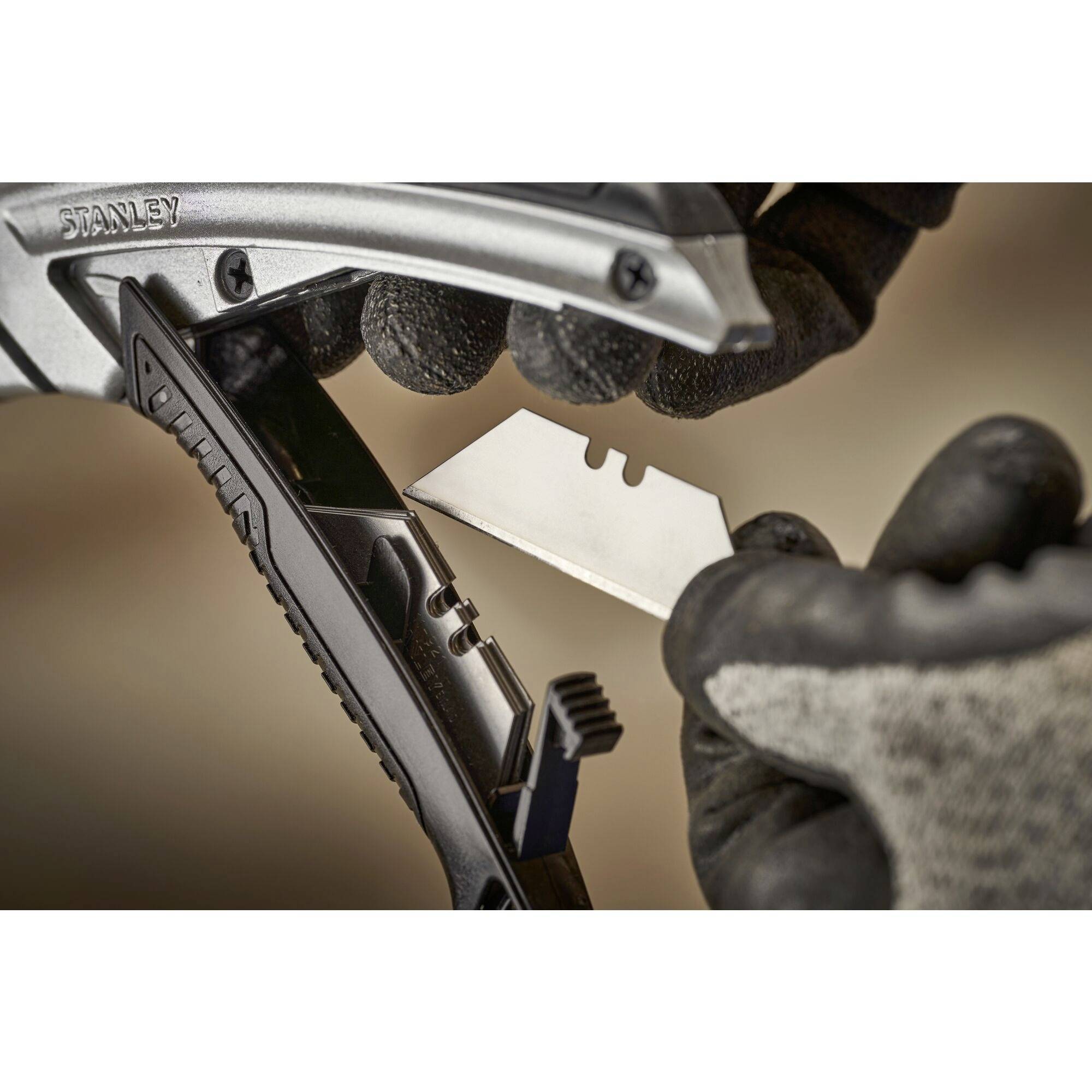 Schnellwechselprofimesser Gesamt-L.180mm einziehbar SB-verpackt STANLEY