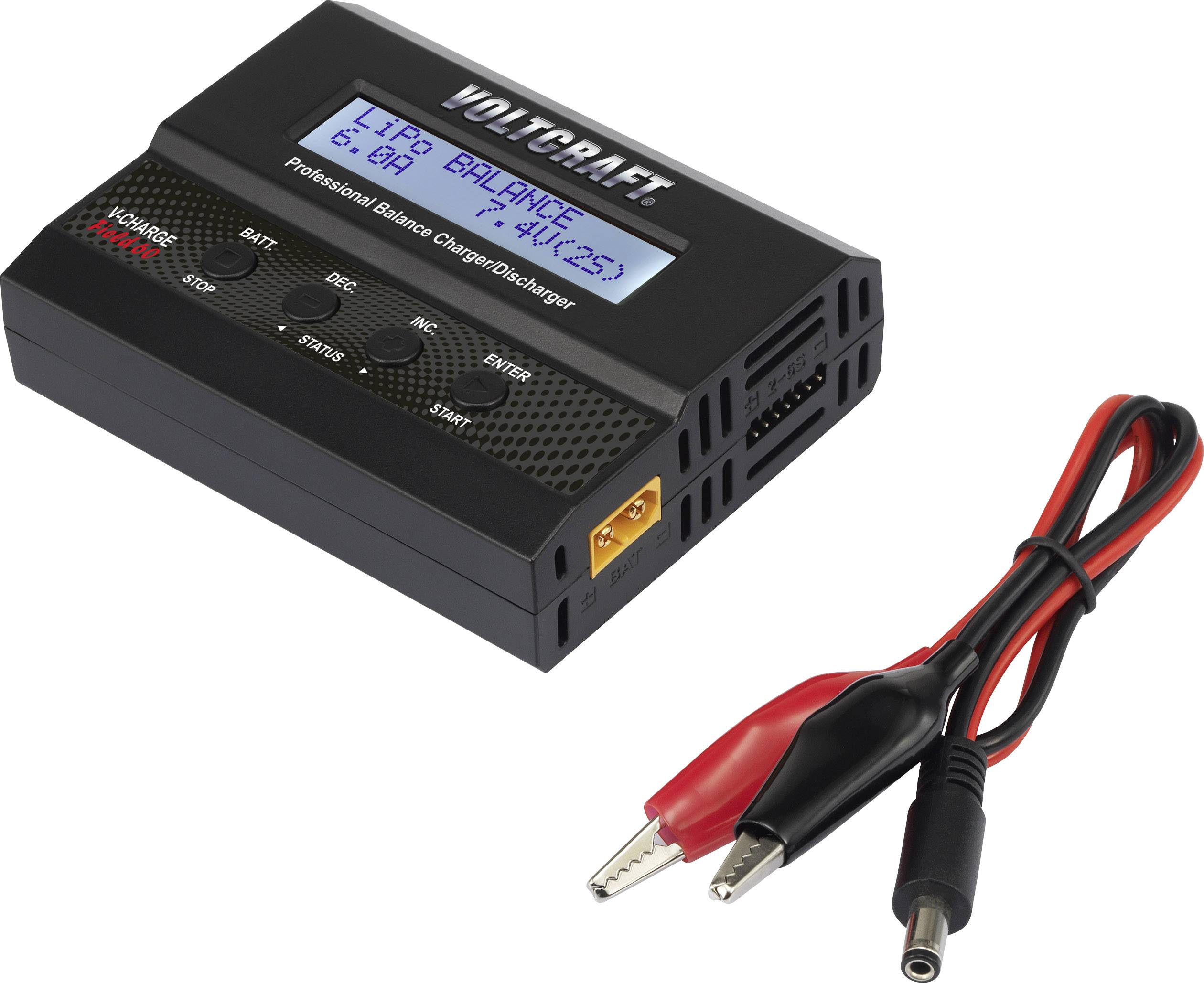 Ein Ladegerät von Voltcraft mit Display zeigt 'LiPo Balance' und '3.7V 6.6A'. Daneben liegen rote und schwarze Krokodilklemmen.
