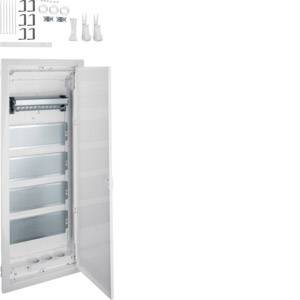 Ein geöffneter Schaltschrank mit mehreren Fächern und montiertem Zubehör oben. Er bietet Platz für elektrische Verkabelung.