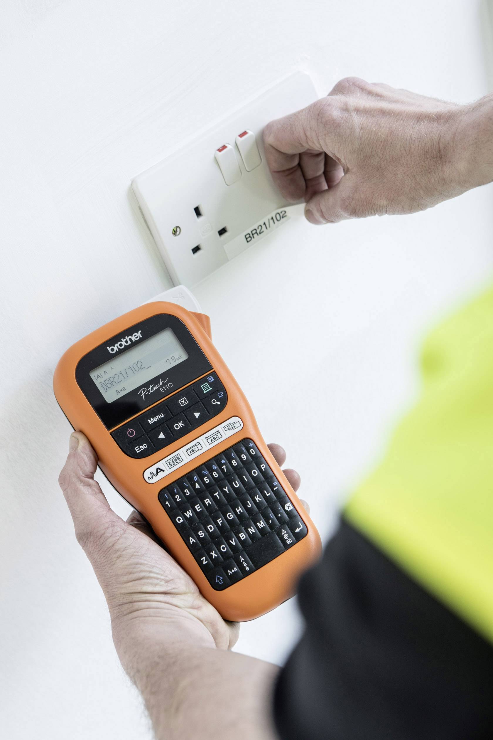 Brother P-touch E110VP Beschriftungsgerät Geeignet für Schriftband: TZe 3.5 mm, 6 mm, 9 mm, 12 mm