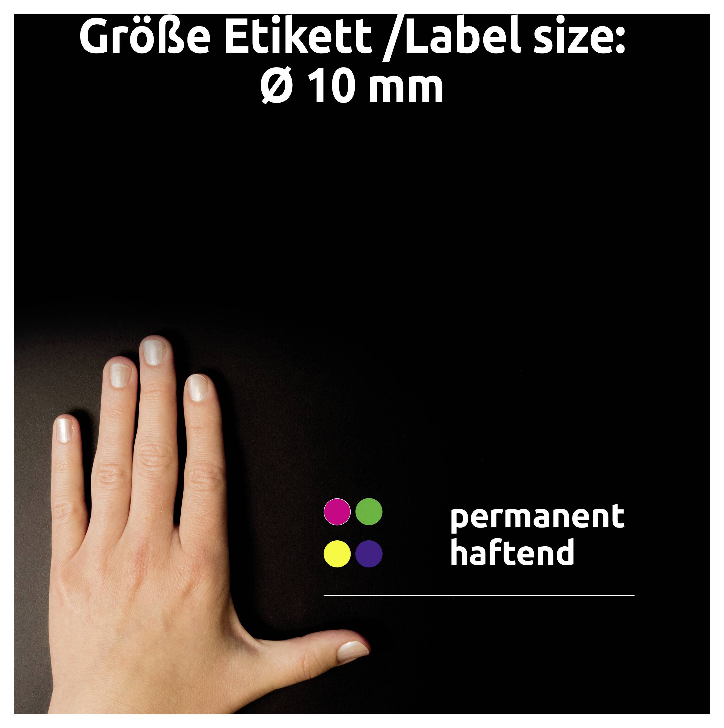 Hand neben Beispiel eines Etiketts mit der Aufschrift 'Größe Etikett/Label size: Ø 10 mm' und Hinweis 'permanent haftend' auf schwarzem Hintergrund.