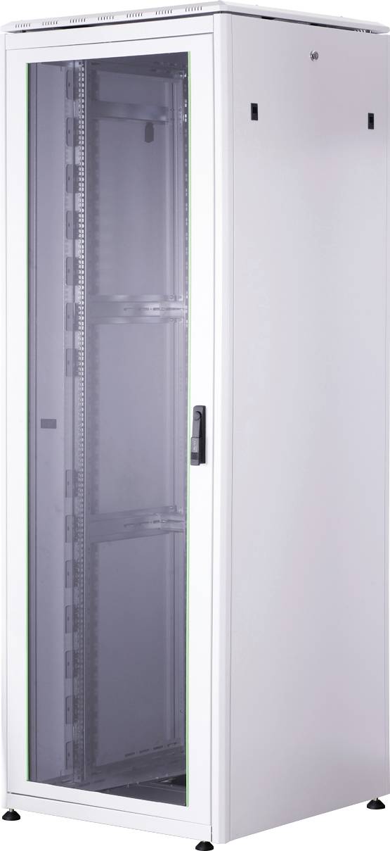 Ein weißer Netzwerk- oder Server-Rack-Schrank, stehend mit Glastür, geeignet zur Unterbringung von IT-Ausrüstung in einem Rechenzentrum.
