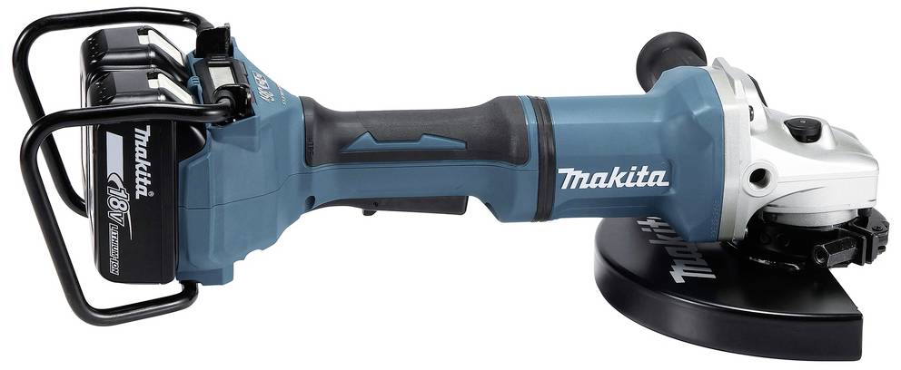 Akkubetriebener Winkelschleifer mit blauem Gehäuse. Aufschrift 'Makita'. Gerät liegt horizontal. Geeignet für Schleif- und Schneidarbeiten.