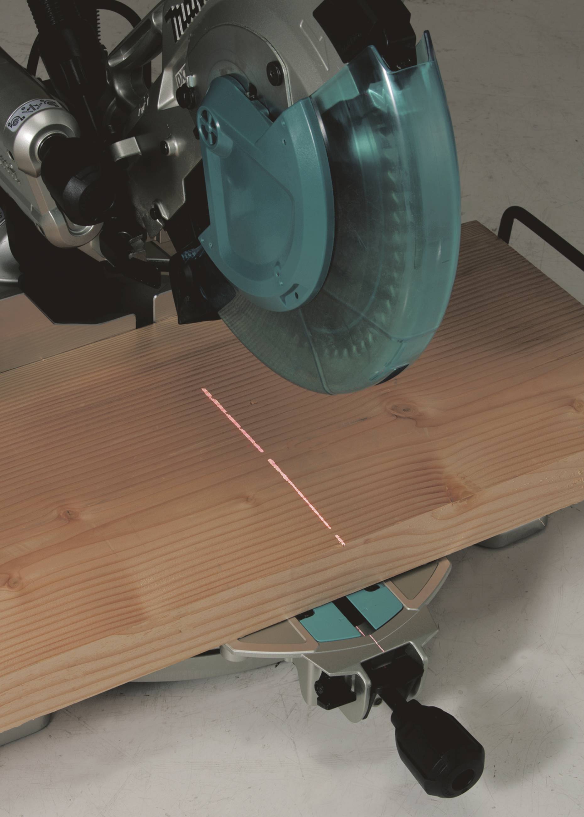 Makita Zug-Kapp- und Gehrungssäge 260mm 30mm 1510W