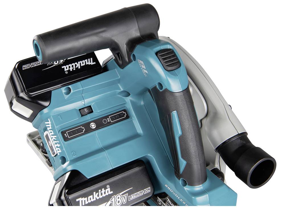 Akkubetriebene Handkreissäge in Nahaufnahme. Gerät hat einen blauen Körper, schwarzen Griff und ist von Marke 