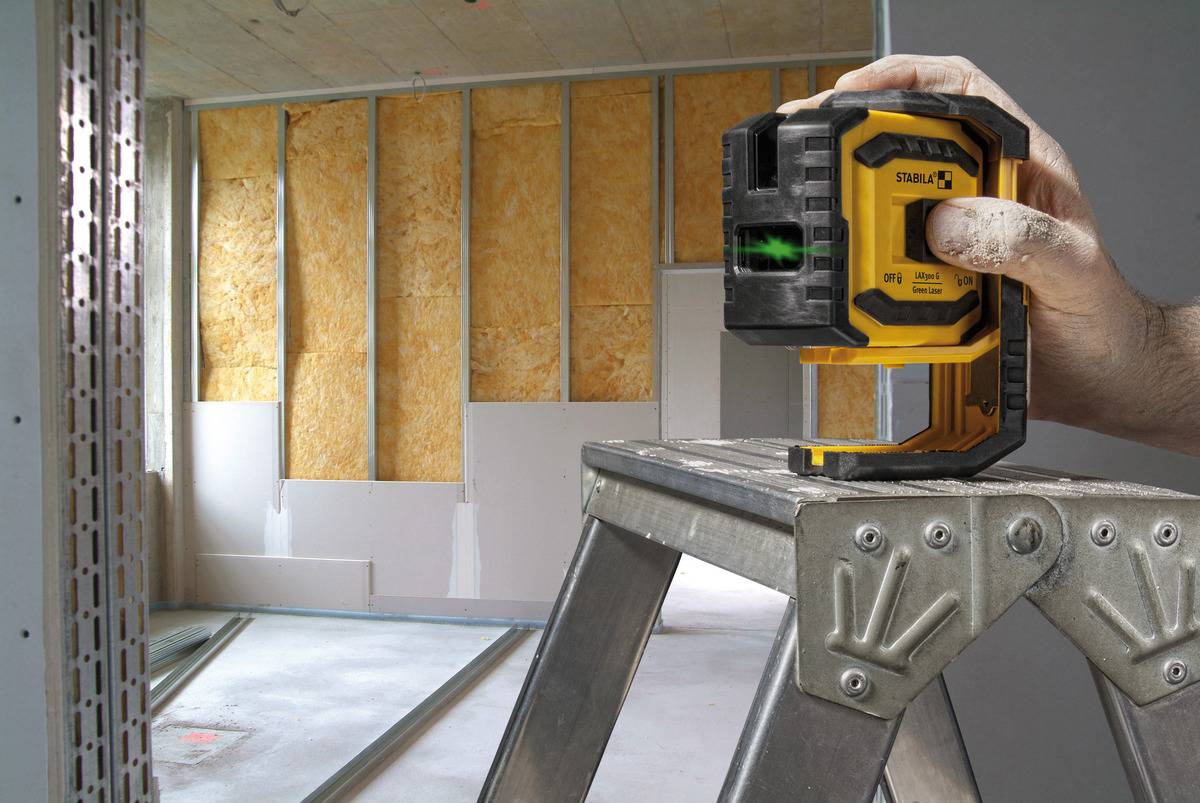 Stabila LAX 300 G, 4-pcs Kreuzlinienlaser selbstnivellierend Reichweite (max.): 30m