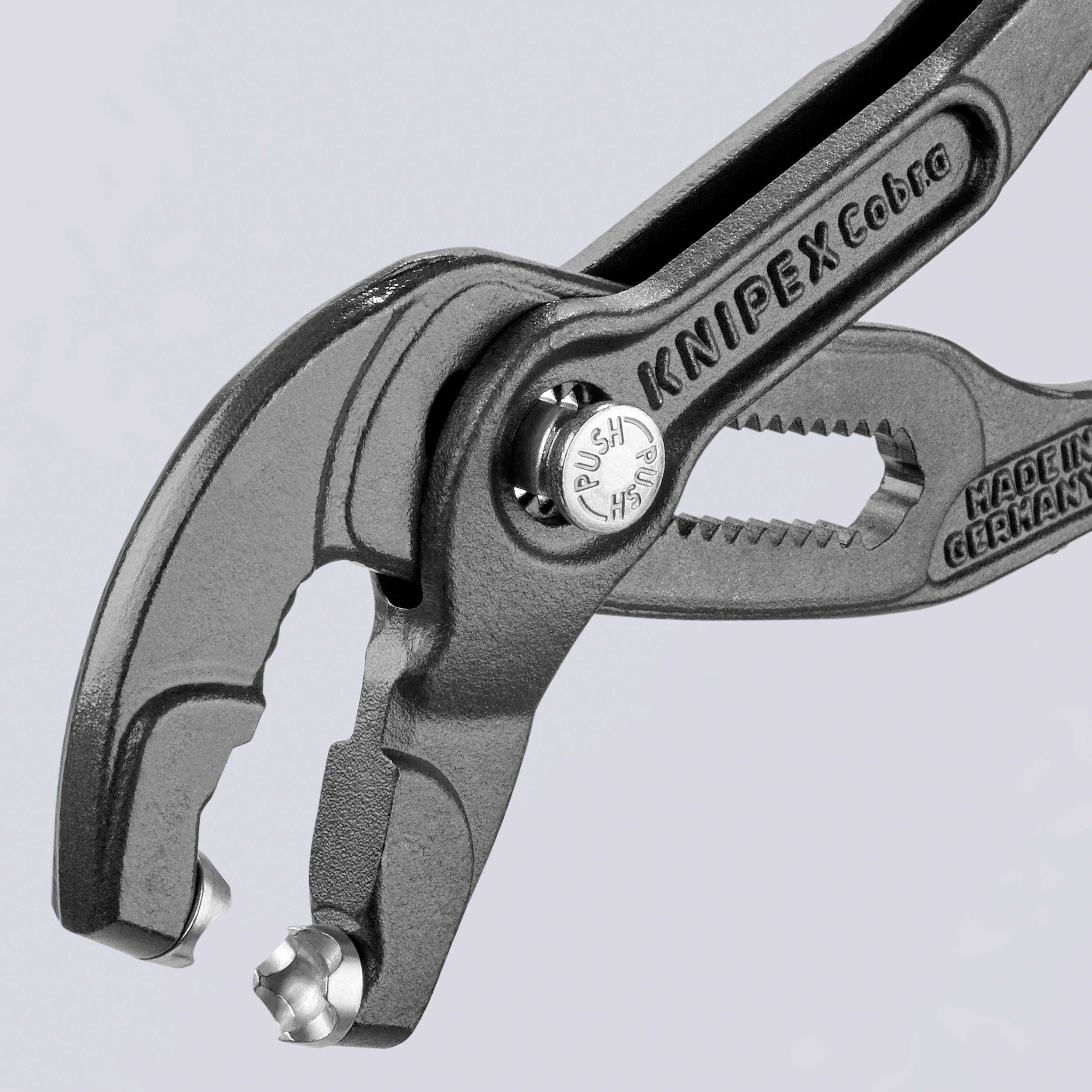 Zange der Marke Knipex, Modell Cobra mit Druckknopf-Verstellung, auf hellem Hintergrund, betont ergonomisches Design und Funktionalität.