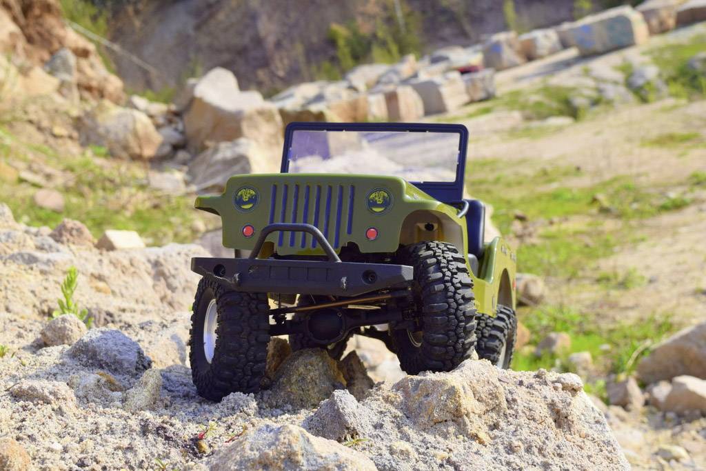 Absima CR2.4 +Jeep Karosserie Brushed 1:10 RC Modellauto Elektro Crawler Allradantrieb (4WD) RtR 2,4GHz Inkl. Zusatz-Karosserie