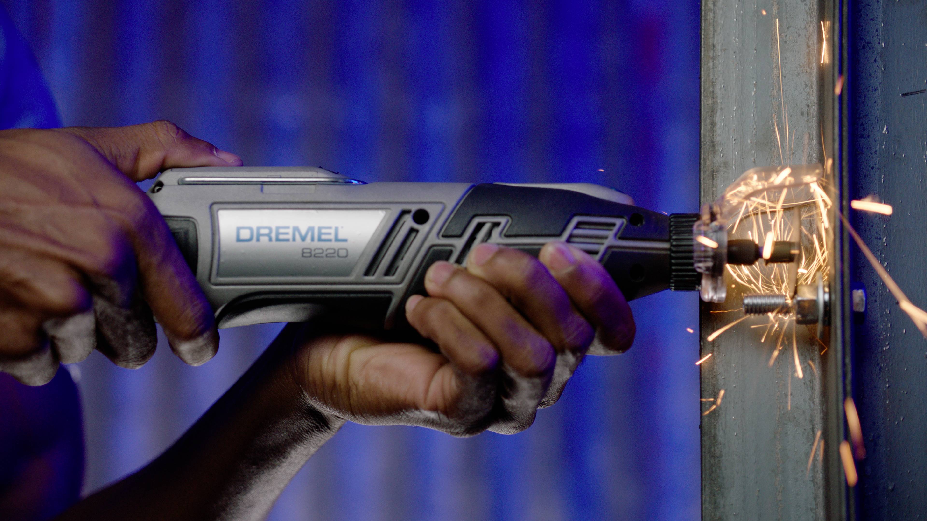 Dremel 8220-2/45 F0138220JF Akku-Multifunktionswerkzeug inkl. Akku, mit Zubehör, inkl. Koffer 12 V 2 Ah