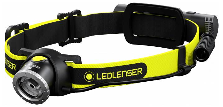 Schwarze und gelbe LEDLENSER-Stirnlampe mit verstellbarem Kopfband und frontal angebrachtem Licht, gezeigt vor weißem Hintergrund.