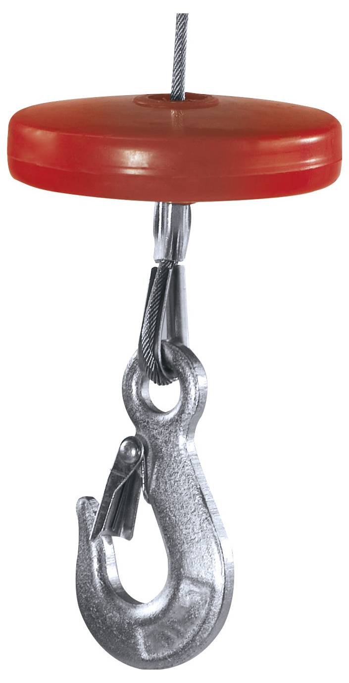 Metallischer Kranhaken mit roter Sicherheitsverriegelungsabdeckung, der an einem Kabel aufgehängt ist, isoliert auf weißem Hintergrund.