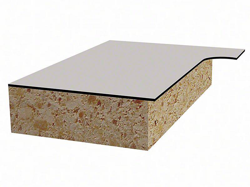 Ein rechteckiges Holzbrett mit einer glatten, hellen Oberfläche und abgerundeten Kanten. Die Struktur des Holzes ist sichtbar.