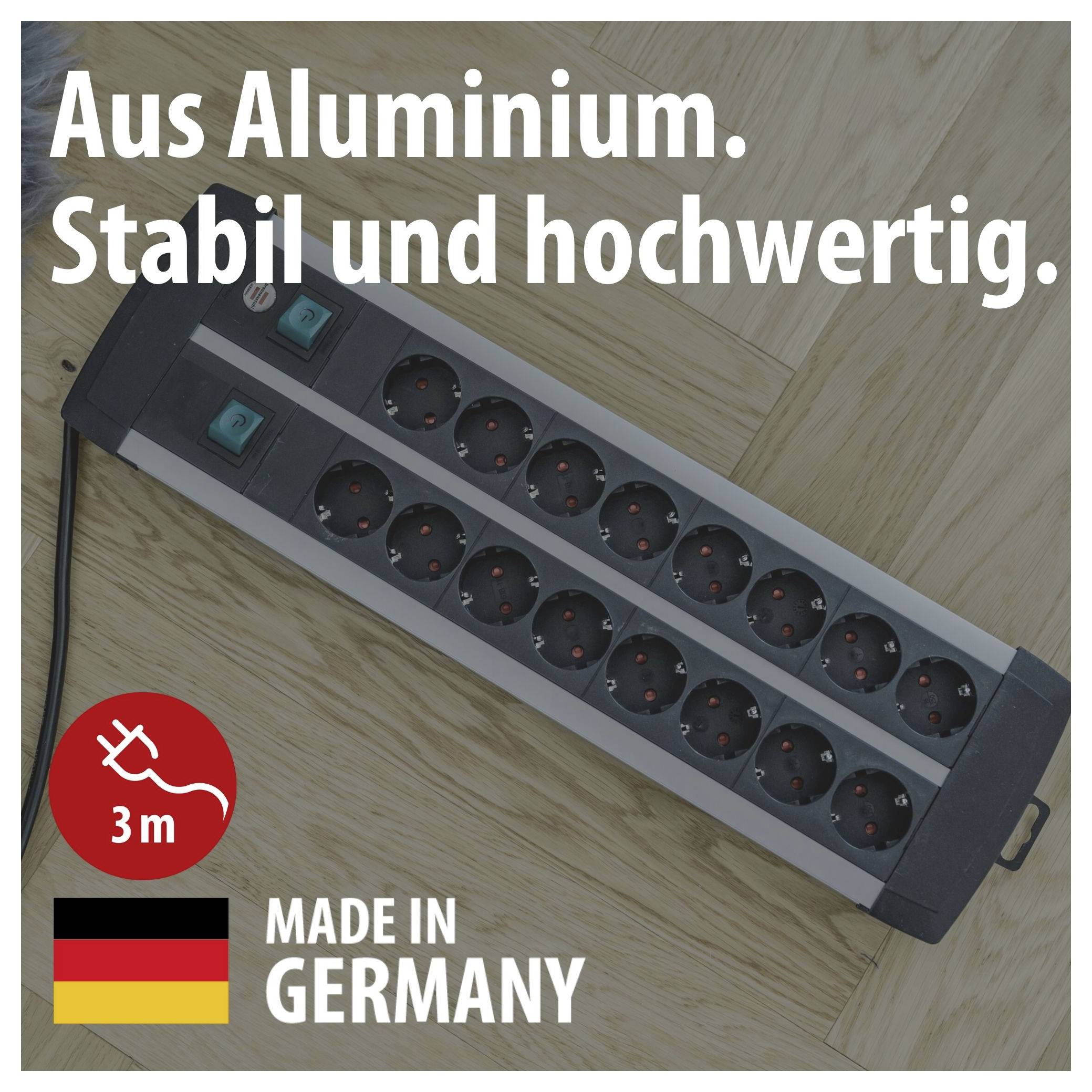 Schwarze Mehrfachsteckdose auf Holzboden mit Text 'Aus Aluminium. Stabil und hochwertig.', '3 m' und 'Made in Germany'.