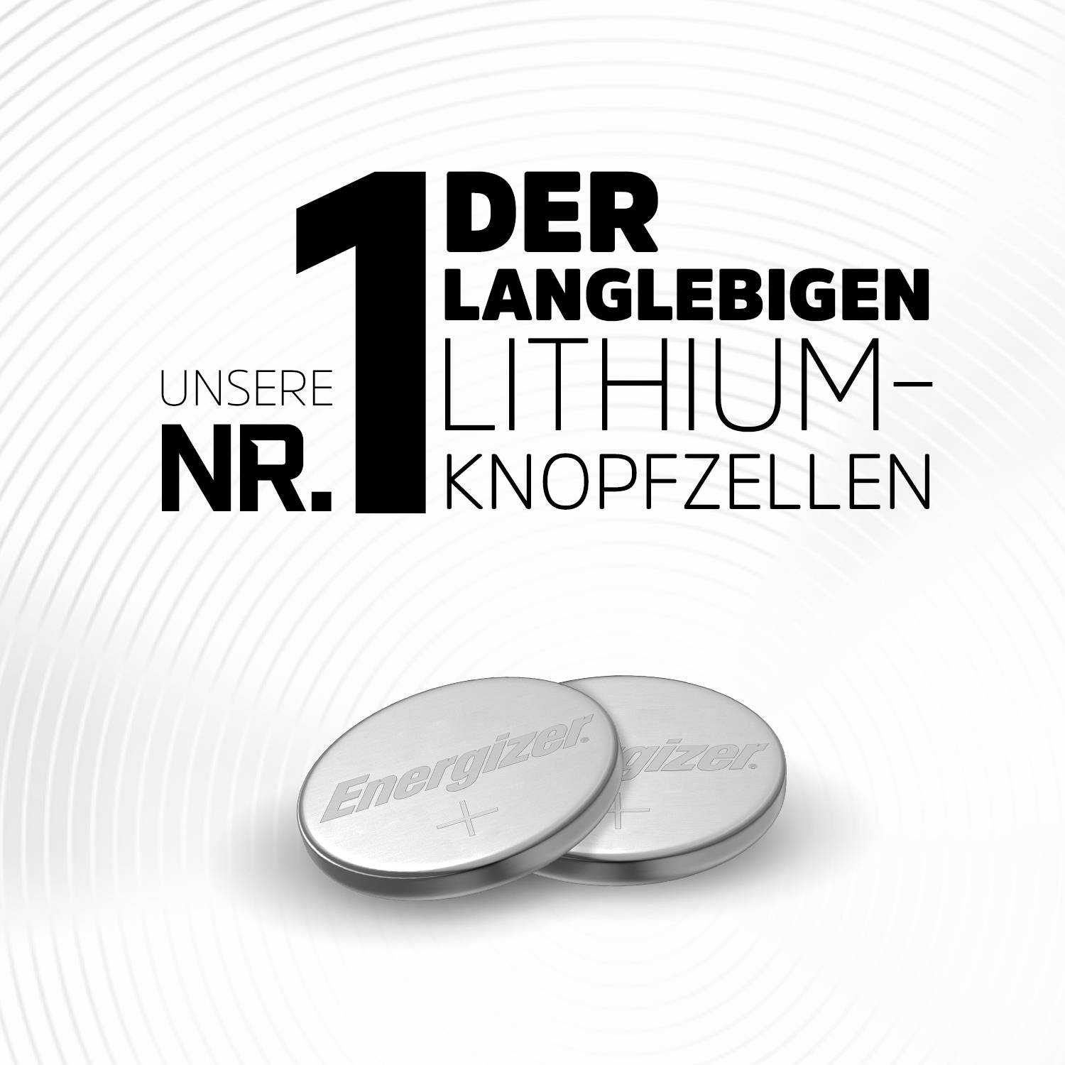 Zwei silberne Knopfbatterien von Energizer. Text: 'Der langlebigen Lithium-Knopfzellen' und 'Unsere Nr. 1'. Weiße Hintergrund.