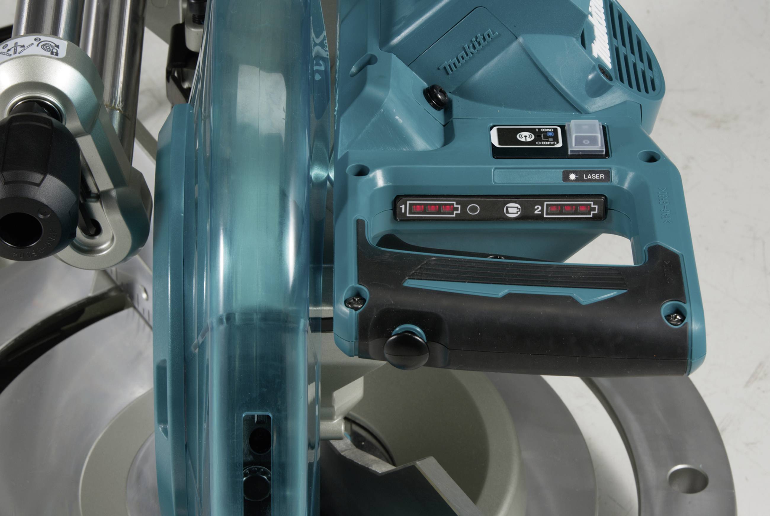 Makita Akku-Kapp- und Gehrungssäge ohne Akku 260mm 30mm