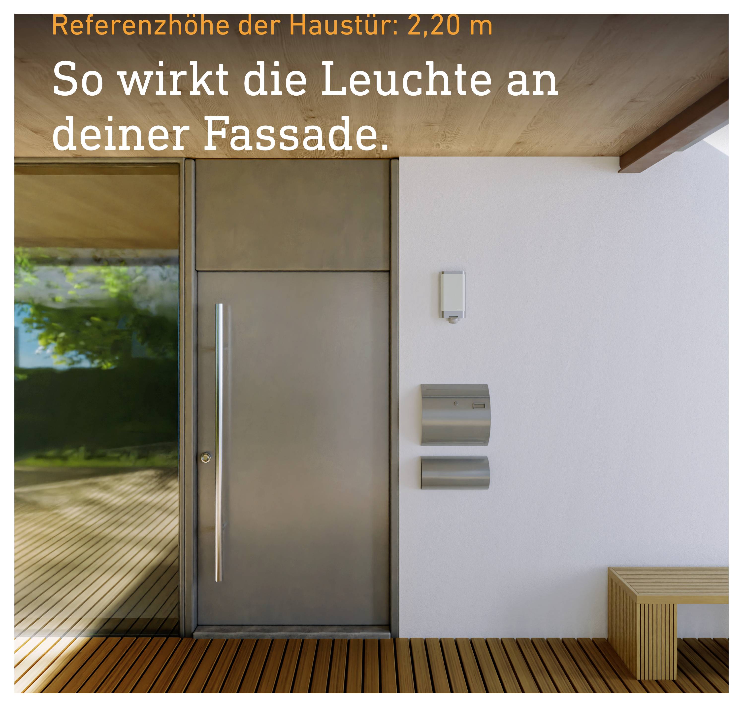 Haustür mit Wandleuchte an moderner Fassade; Text: 'Referenzhöhe der Haustür: 2,20 m' und 'So wirkt die Leuchte an deiner Fassade.'