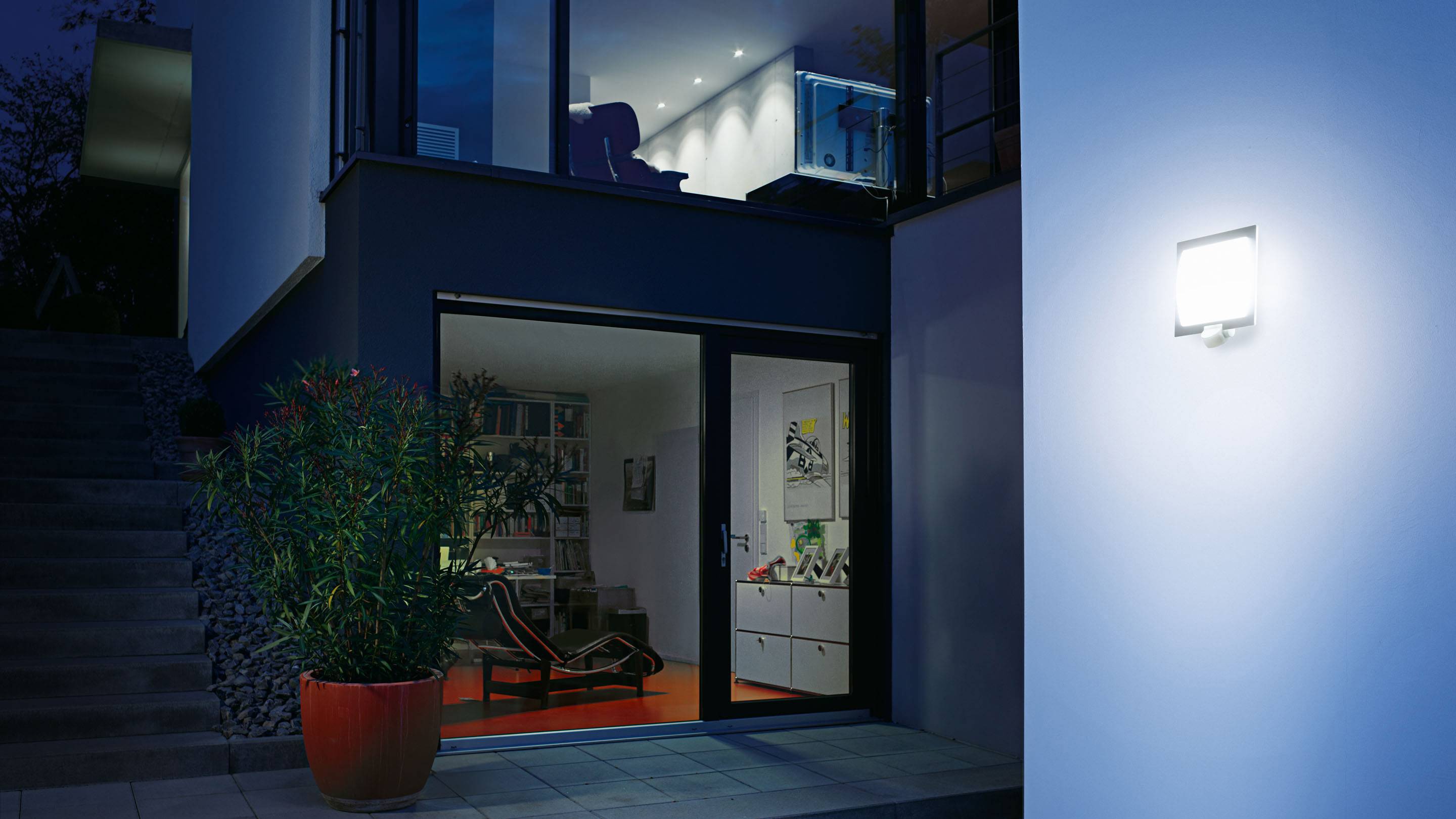 Steinel L 20 S 035693 Außenwandleuchte mit Bewegungsmelder Energiesparlampe, LED E27 60W Anthrazit